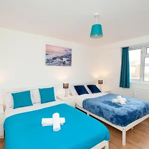 Stunning Four Bedroom House Close To Excel, O2 & With Free Parking , London United Kingdom