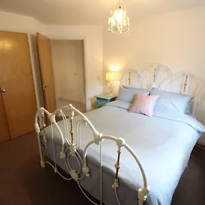 3 Bedroom Flat 10 Mins Walk To Bay And Center Free Parking , Cardiff United Kingdom