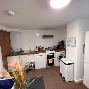 Comfortable Away From Home, Self Catering Flat, Town Centre, Free Parking , Cheltenham United Kingdom